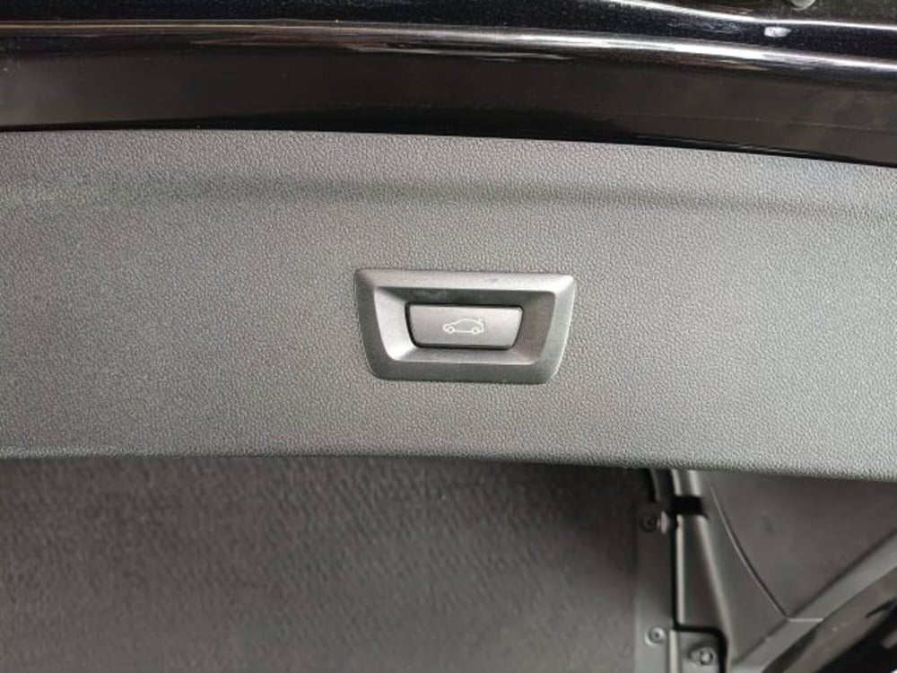 BMW iX usata a Teramo (19)