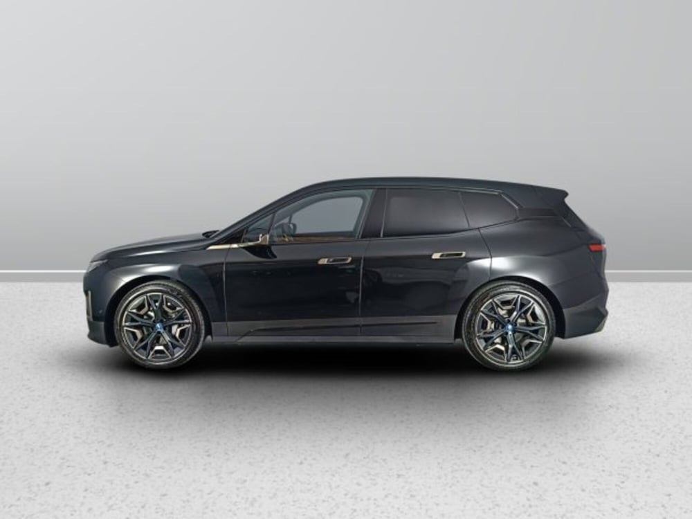 BMW iX usata a Teramo (3)