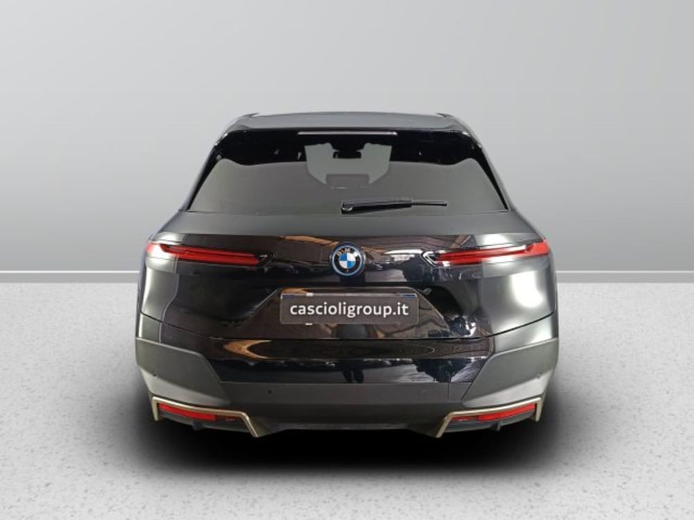 BMW iX usata a Teramo (4)