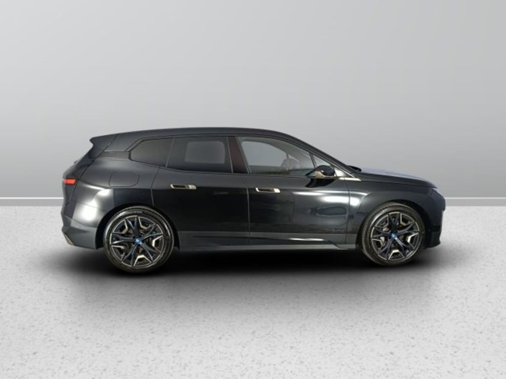 BMW iX usata a Teramo (6)