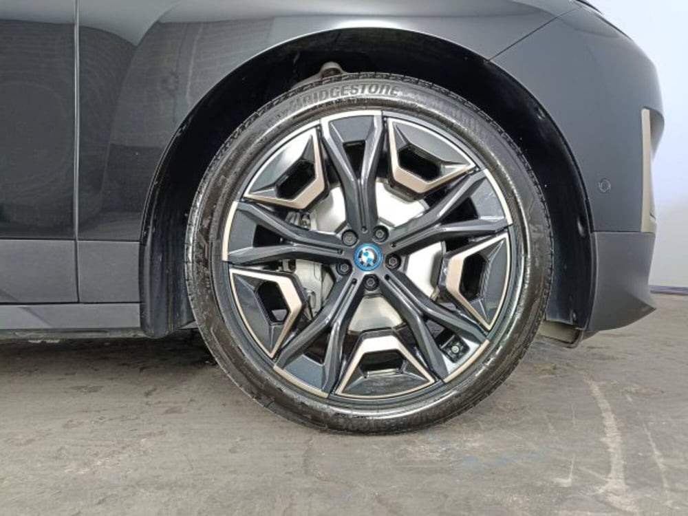 BMW iX usata a Teramo (7)