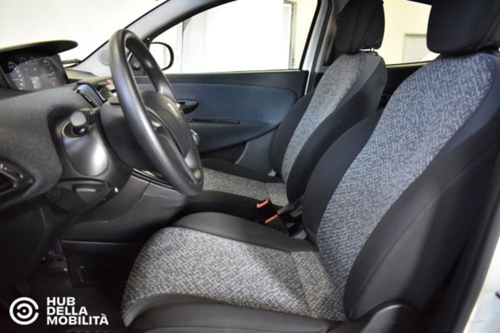 Lancia Ypsilon usata a Perugia (17)