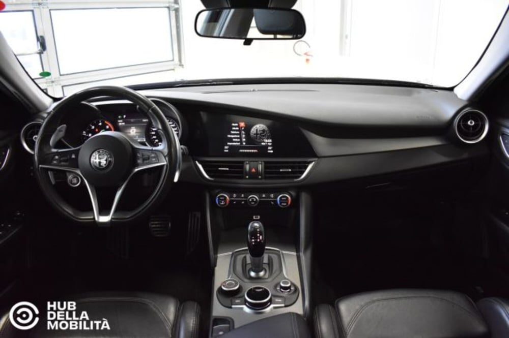 Alfa Romeo Giulia usata a Perugia (10)
