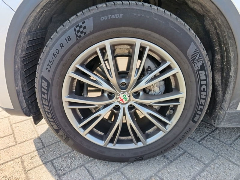 Alfa Romeo Stelvio usata a Alessandria (10)