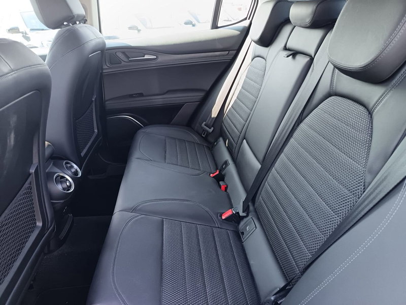 Alfa Romeo Stelvio usata a Alessandria (13)