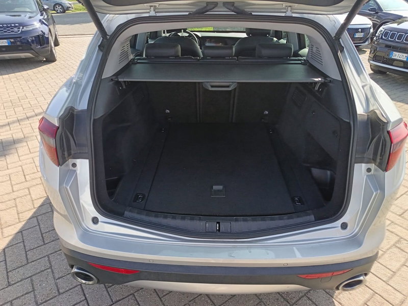 Alfa Romeo Stelvio usata a Alessandria (7)