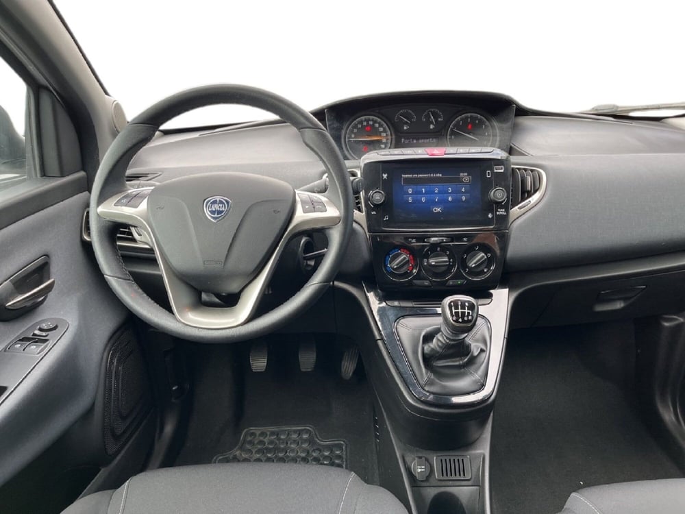 Lancia Ypsilon usata a Torino (10)