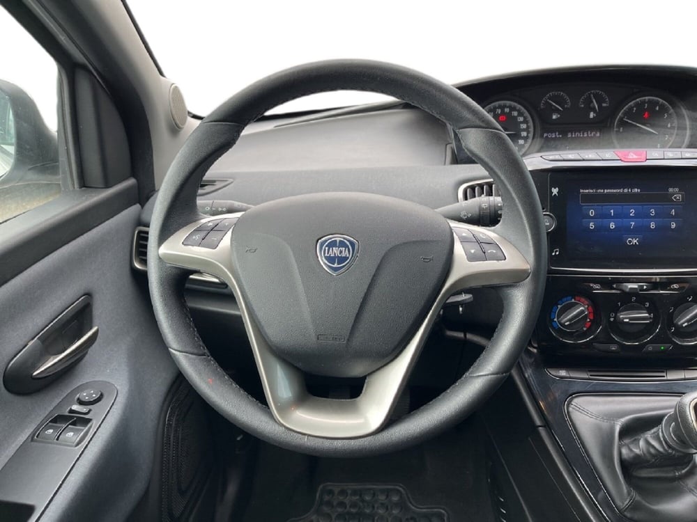 Lancia Ypsilon usata a Torino (11)