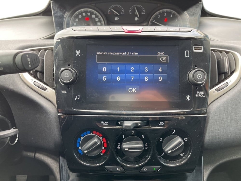 Lancia Ypsilon usata a Torino (13)