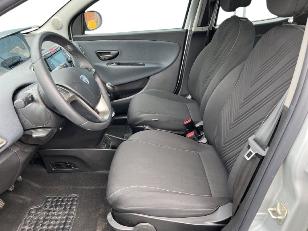 Lancia Ypsilon usata a Torino (9)