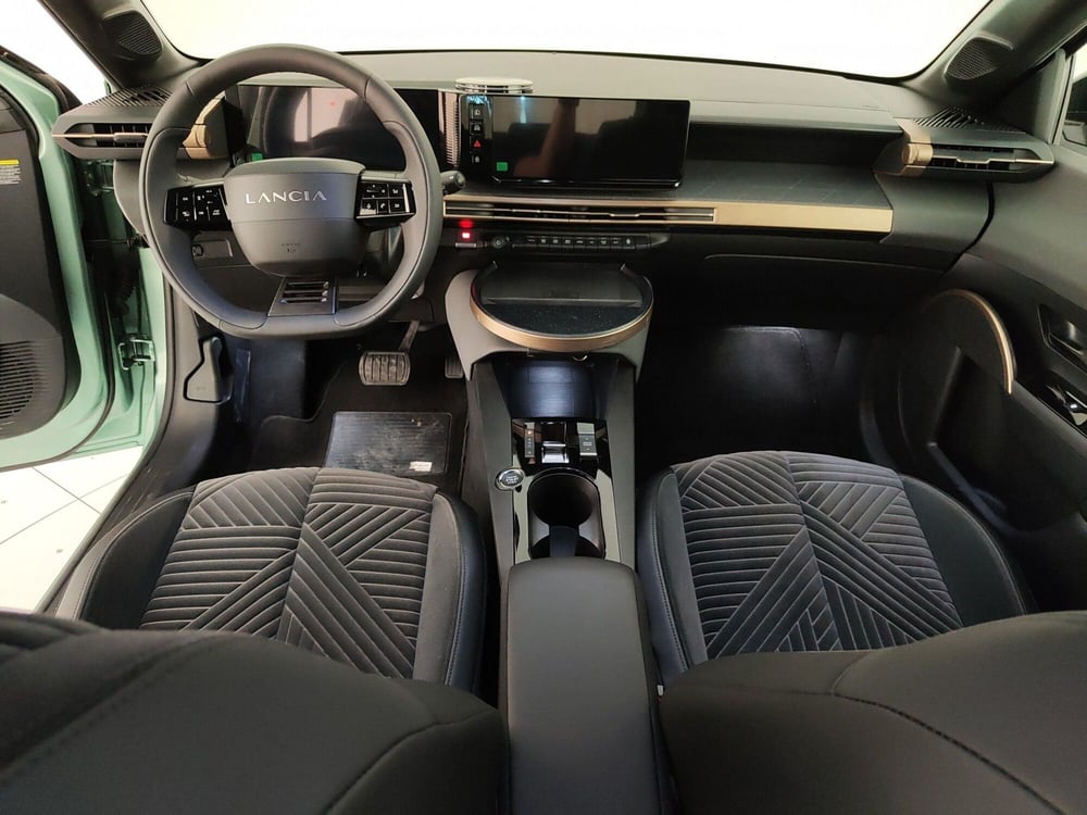 Lancia Ypsilon usata a Caserta (15)