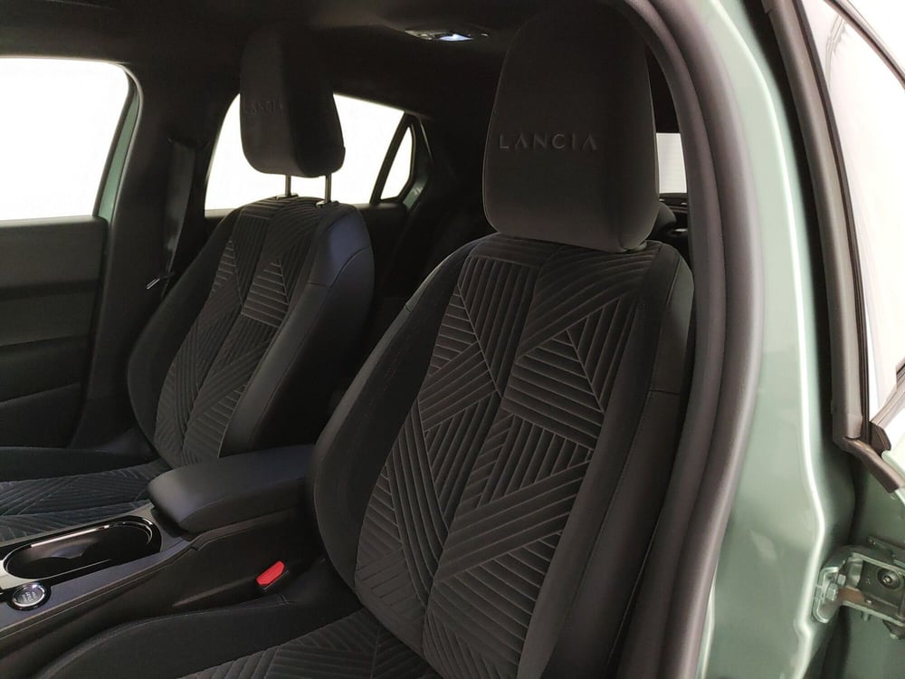 Lancia Ypsilon usata a Caserta (17)