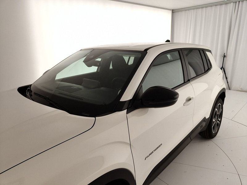 Jeep Avenger nuova a Caserta (14)