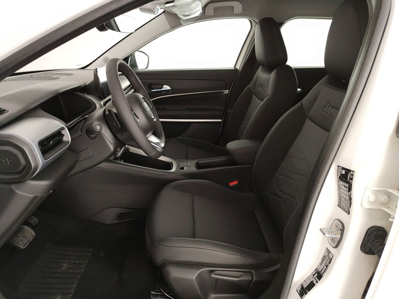 Jeep Avenger nuova a Caserta (16)