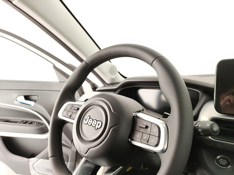 Jeep Avenger nuova a Caserta (20)