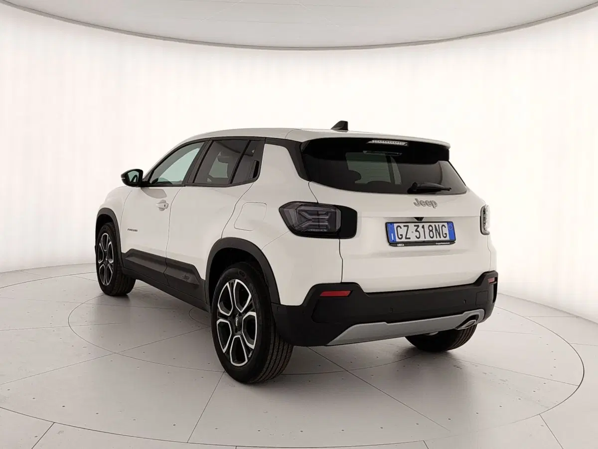 Jeep Avenger nuova a Caserta (4)