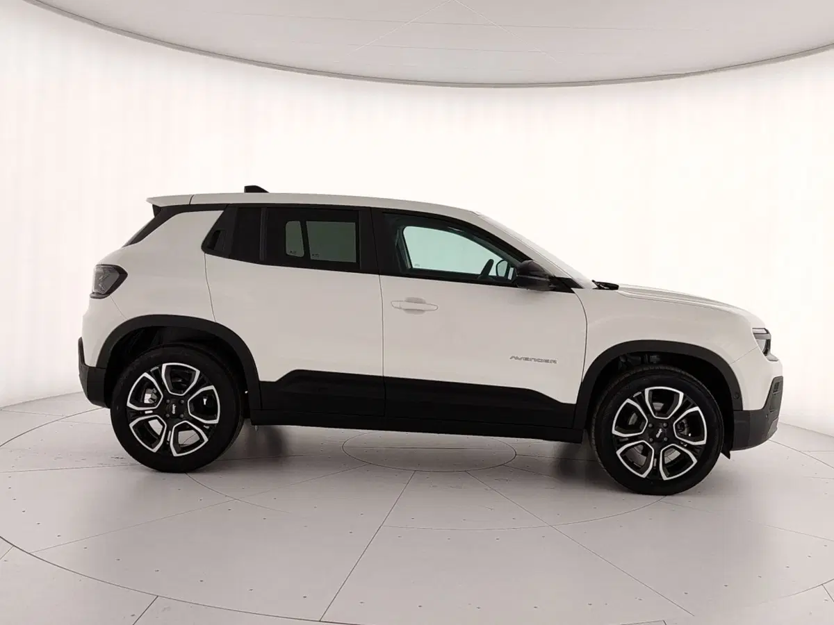 Jeep Avenger nuova a Caserta (7)