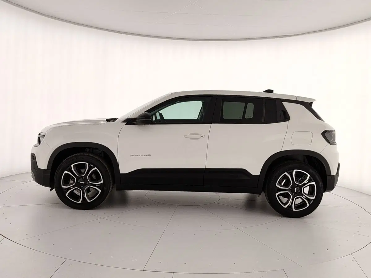 Jeep Avenger nuova a Caserta (8)