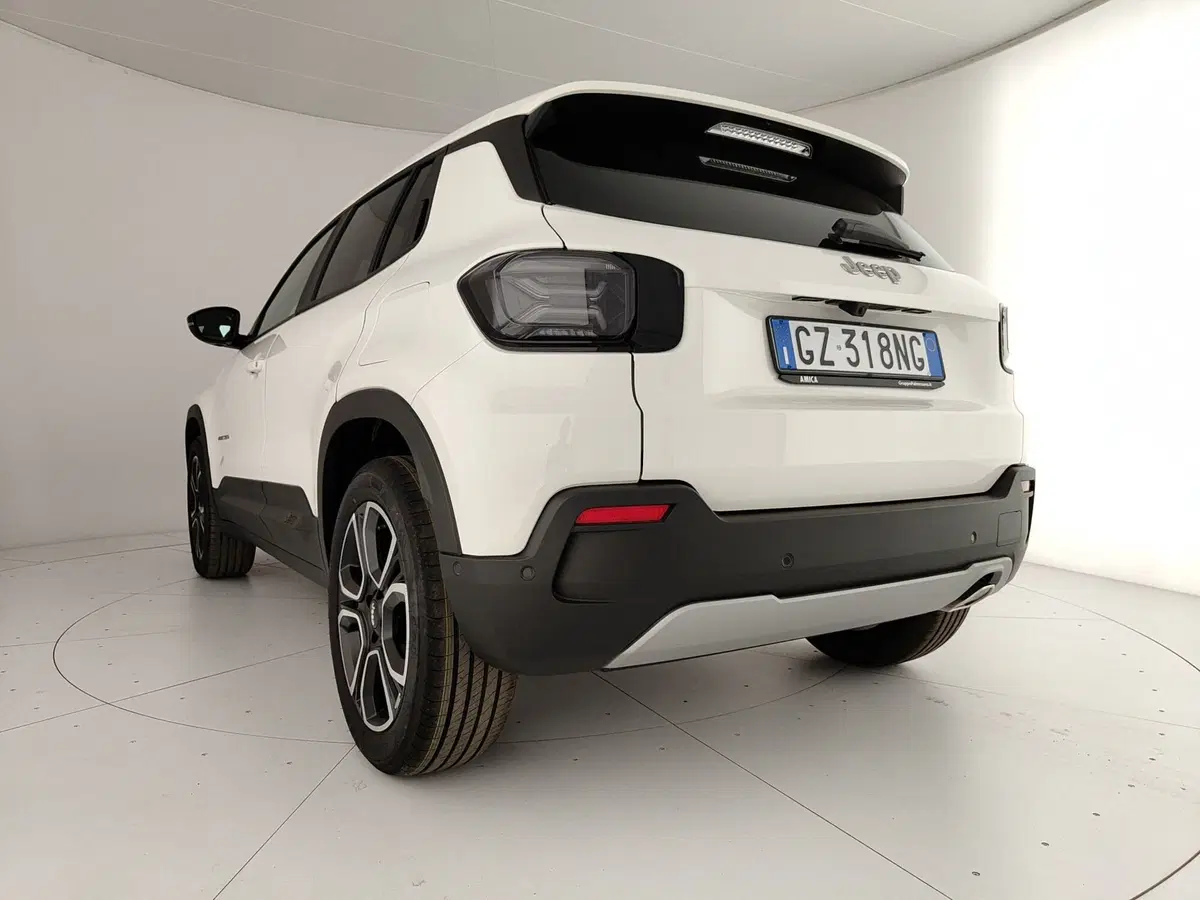 Jeep Avenger nuova a Caserta (9)