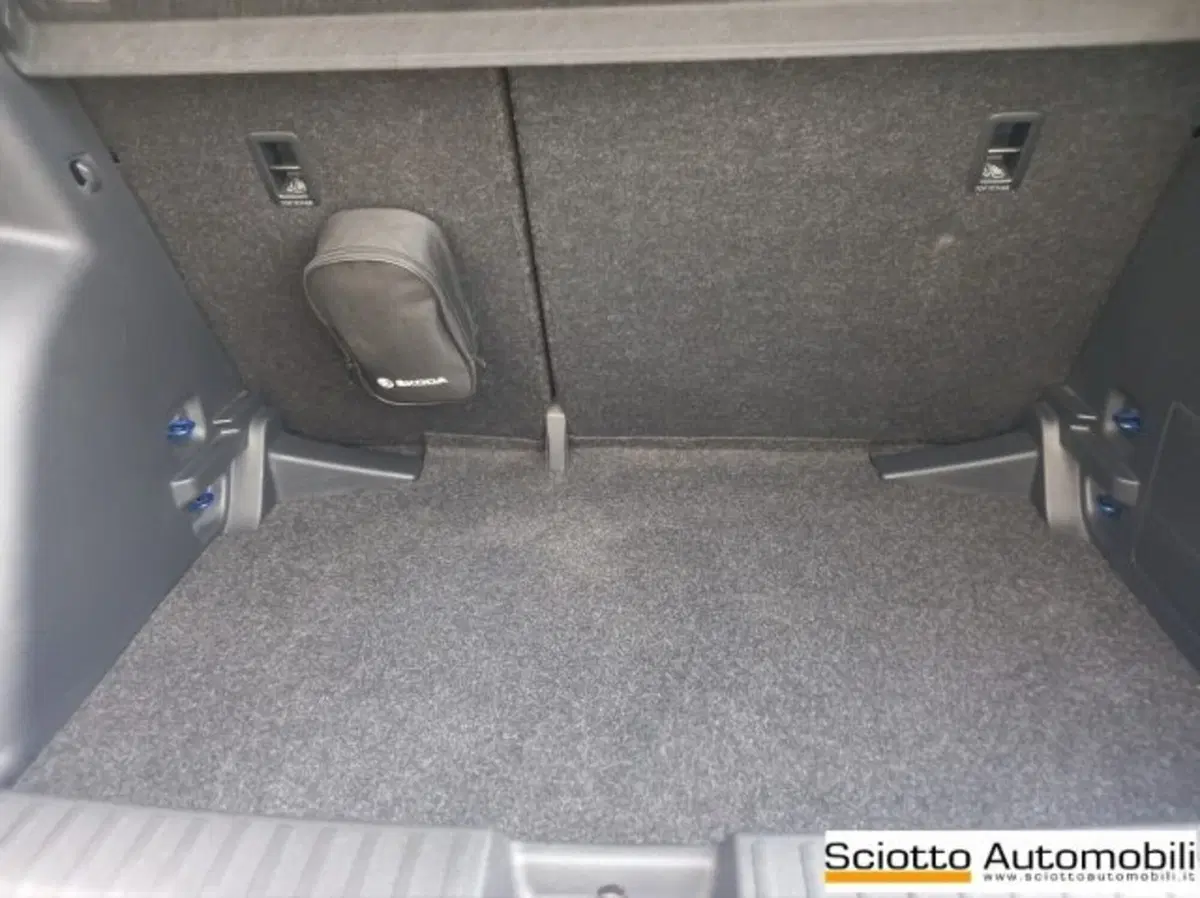 Skoda Fabia usata a Messina (17)