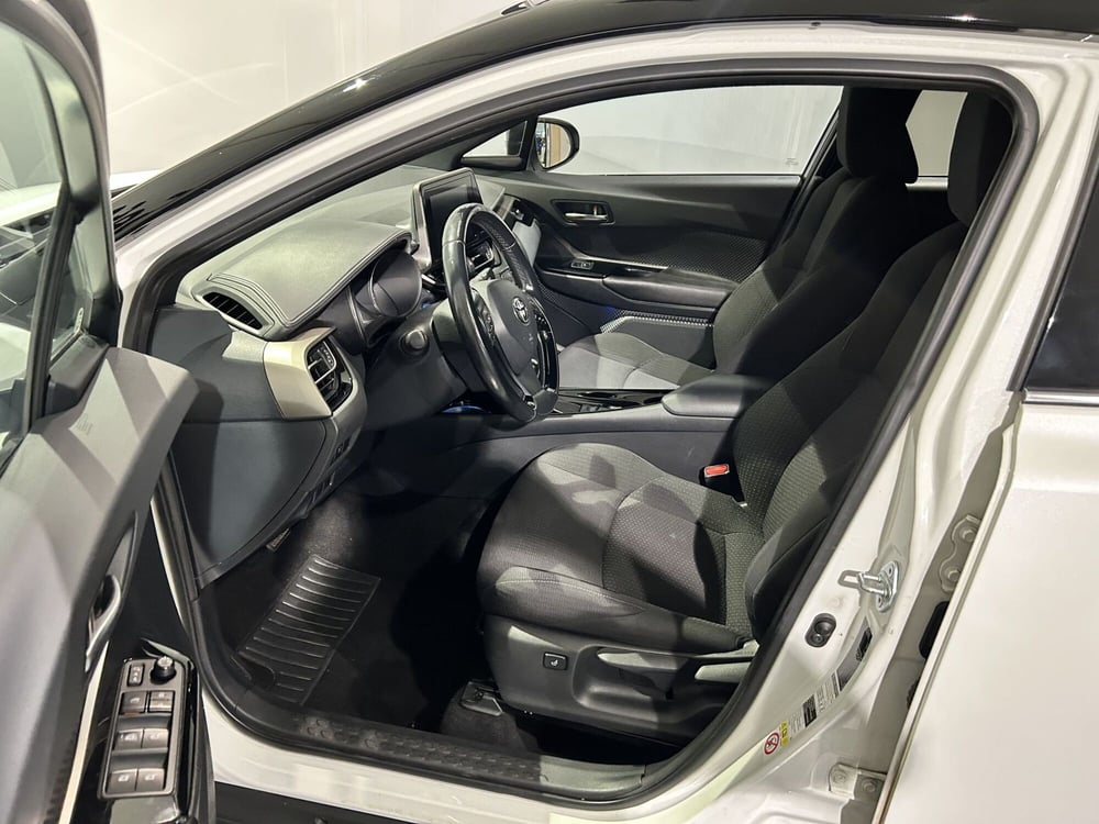 Toyota Toyota C-HR usata a Milano (12)