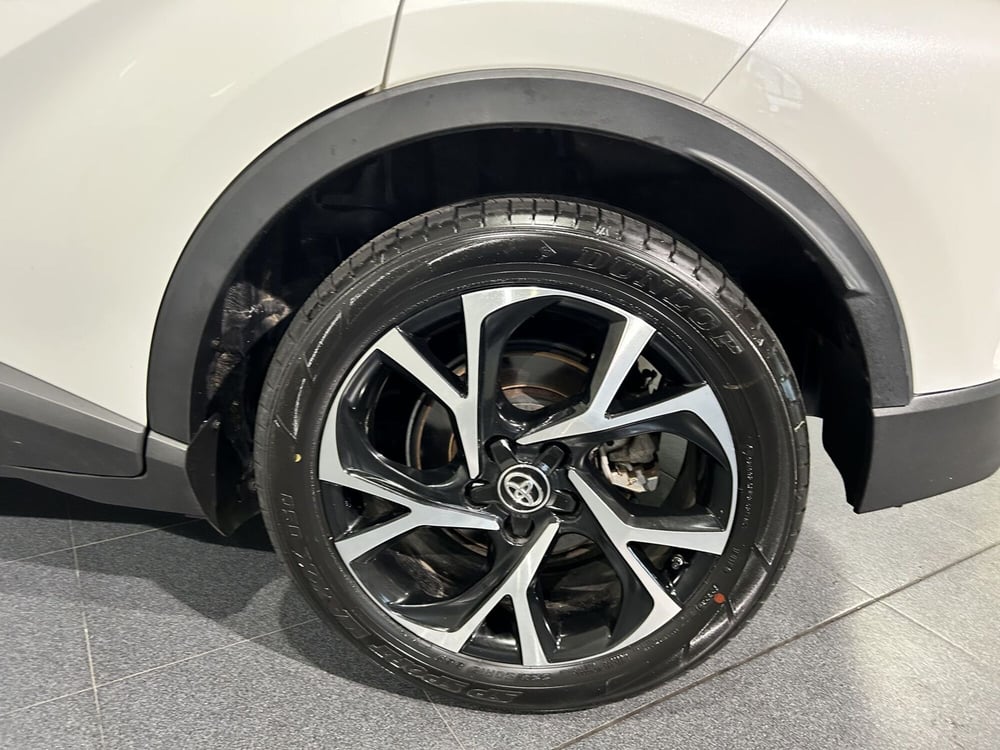 Toyota Toyota C-HR usata a Milano (15)