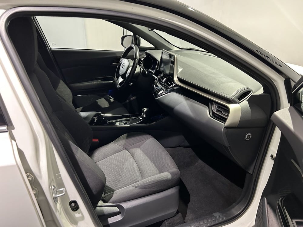 Toyota Toyota C-HR usata a Milano (6)