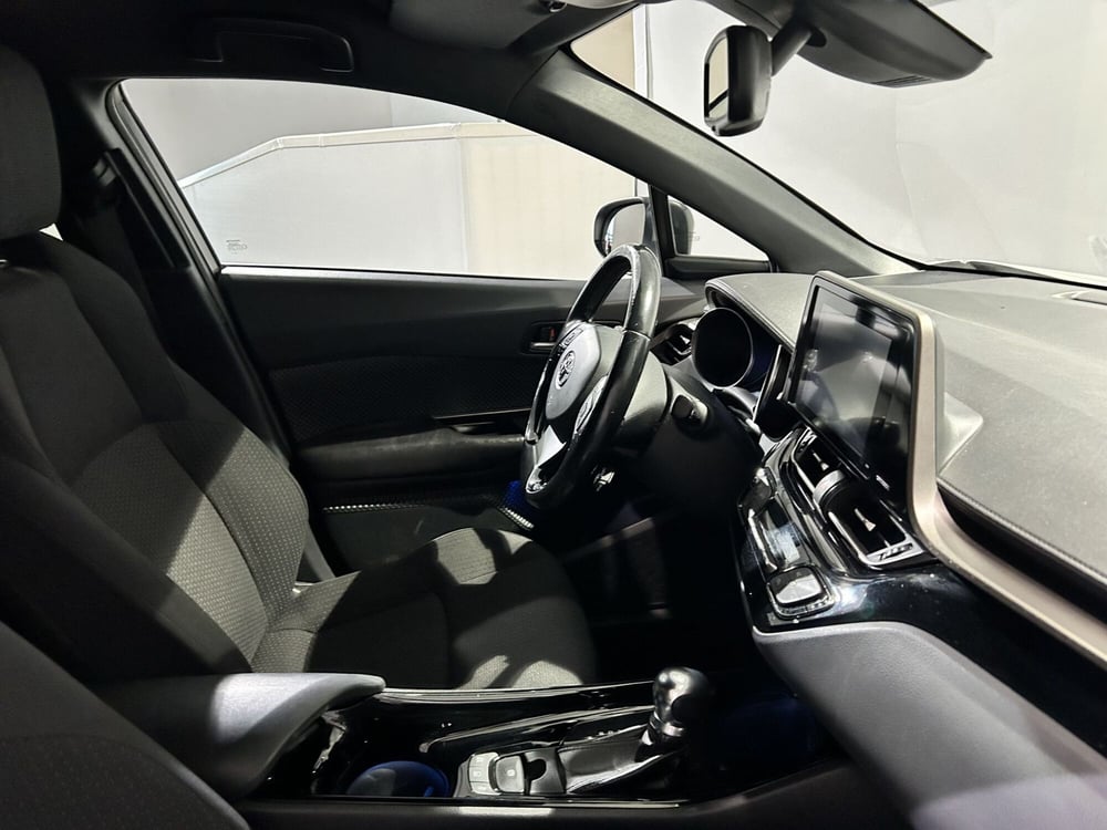 Toyota Toyota C-HR usata a Milano (7)