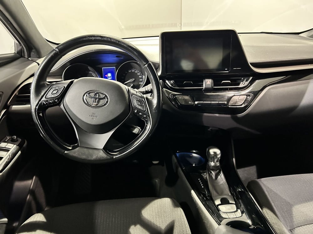 Toyota Toyota C-HR usata a Milano (9)