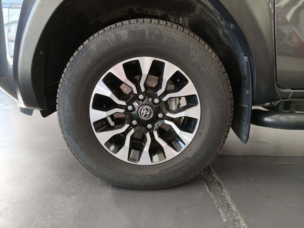 Toyota Hilux usata a Roma (19)