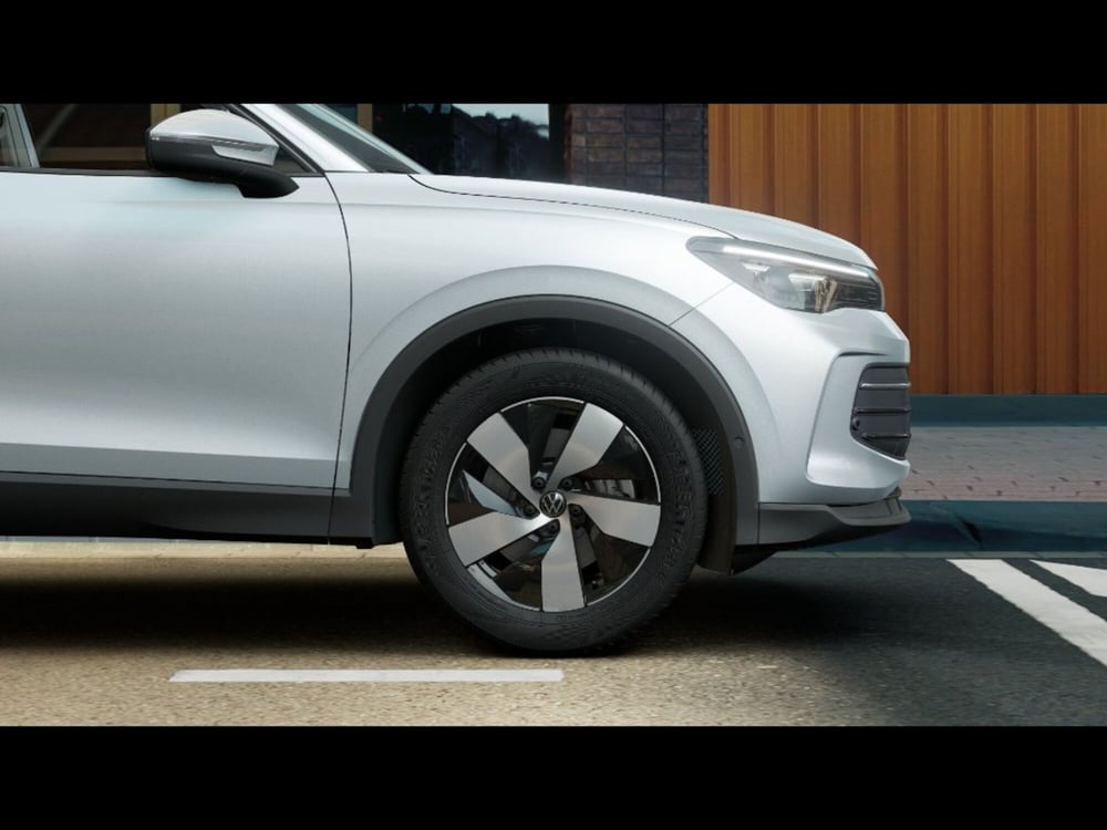 Volkswagen Tiguan nuova a Livorno (4)
