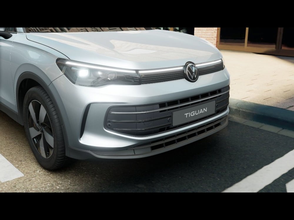 Volkswagen Tiguan nuova a Livorno (5)