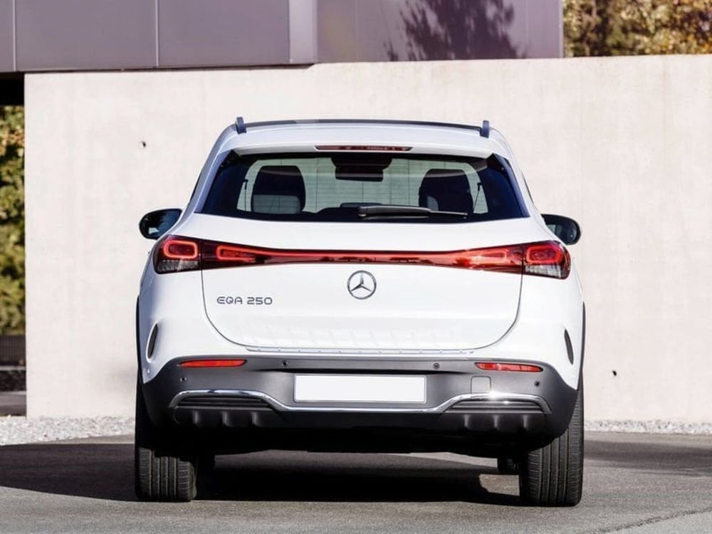 Mercedes-Benz EQA nuova a Pisa (8)