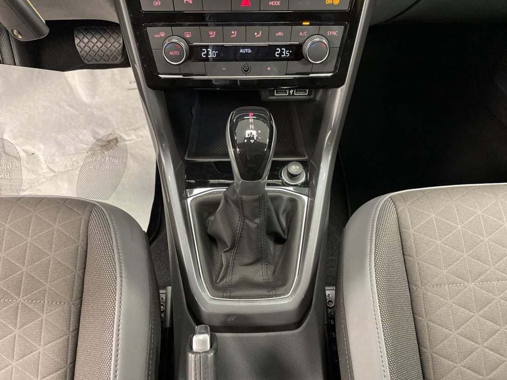 Volkswagen T-Cross usata a Varese (16)