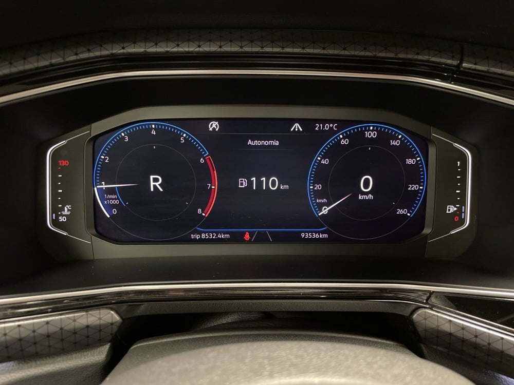 Volkswagen T-Cross usata a Varese (8)
