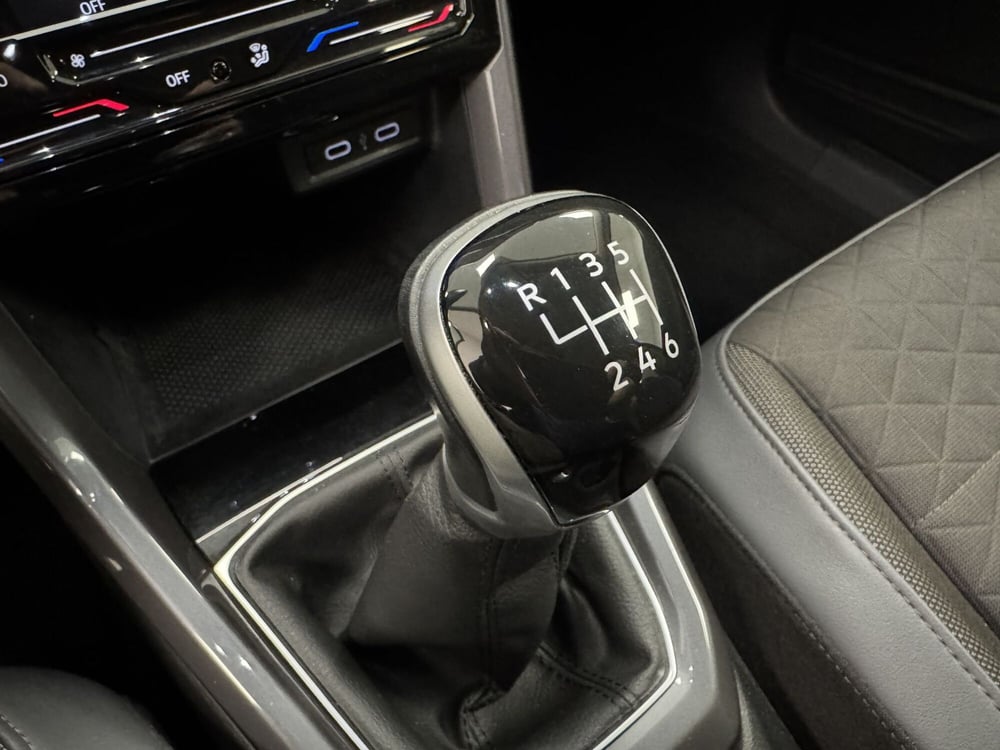 Volkswagen T-Cross usata a Varese (16)