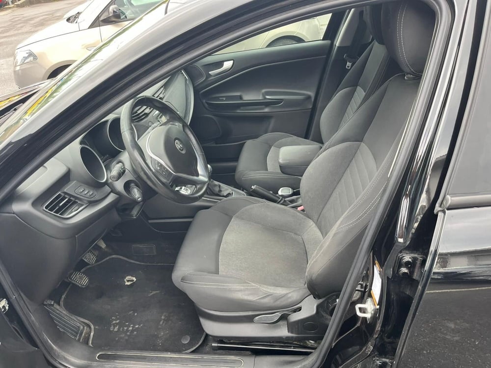 Alfa Romeo Giulietta usata a Lucca (10)