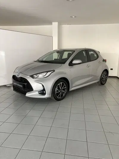 Toyota Yaris 1.5 Hybrid 5 porte Trend del 2021 usata a San Severo