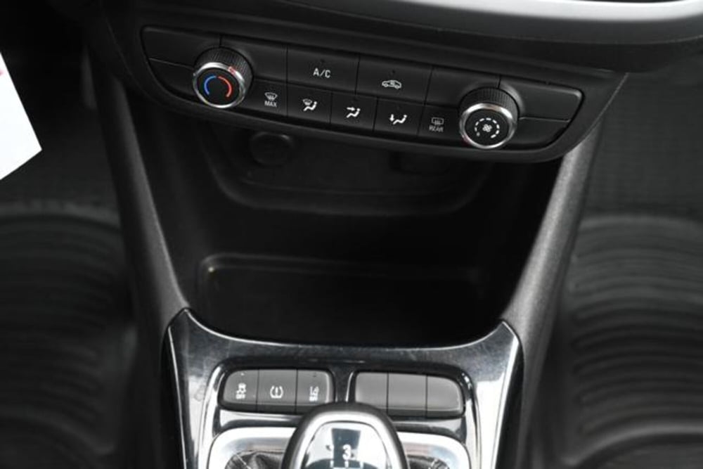 Opel Crossland X usata a Torino (18)