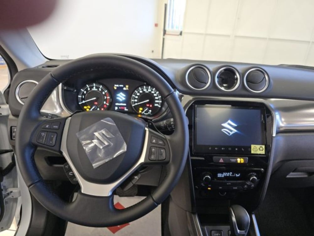 Suzuki Vitara nuova a Reggio Emilia (9)