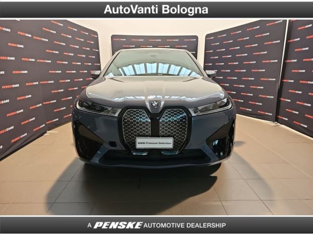 BMW iX usata a Bologna (8)