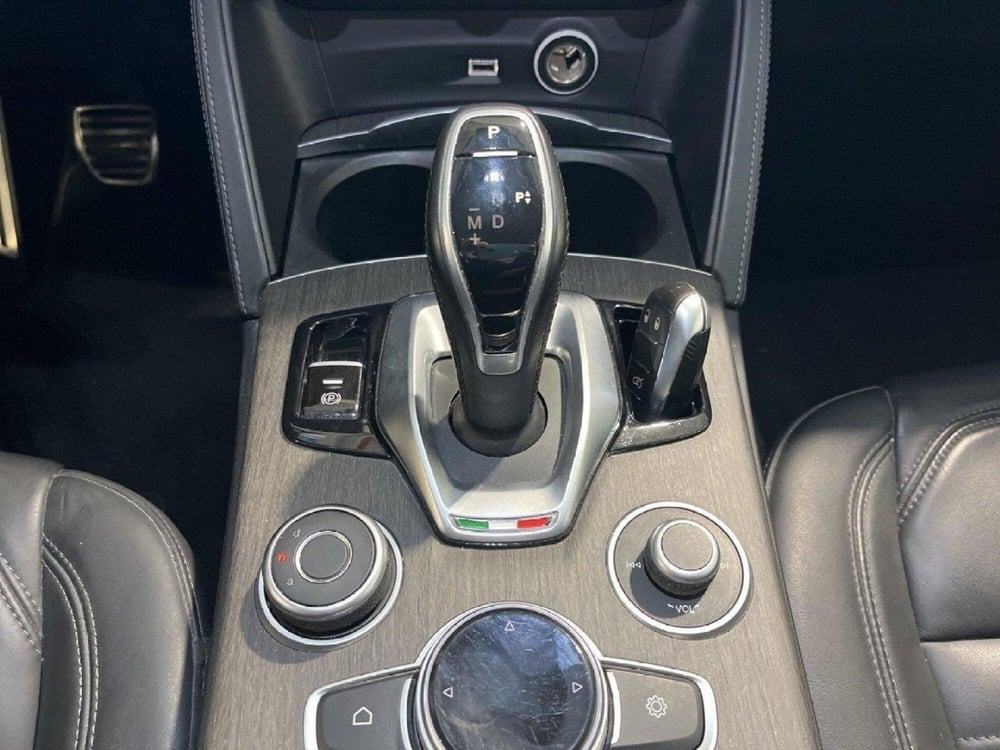 Alfa Romeo Stelvio usata a Torino (15)