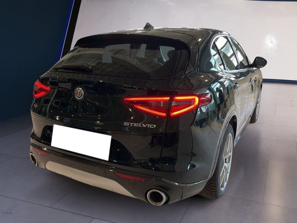 Alfa Romeo Stelvio usata a Torino (4)