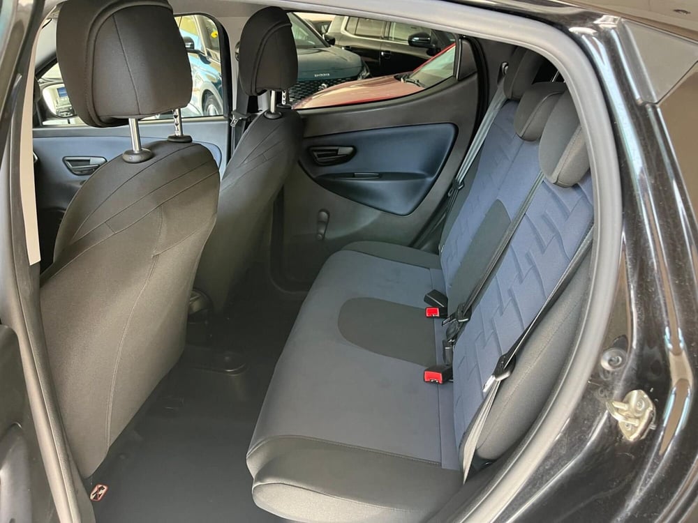 Lancia Ypsilon usata a Milano (12)