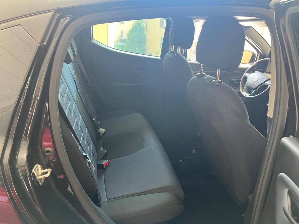Lancia Ypsilon usata a Milano (13)