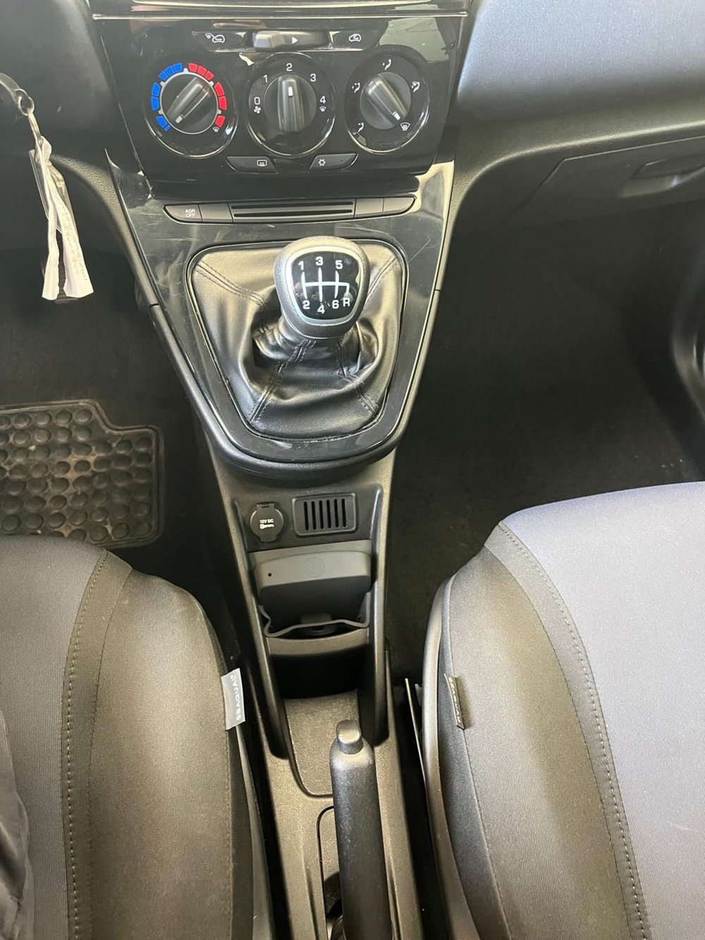 Lancia Ypsilon usata a Milano (16)