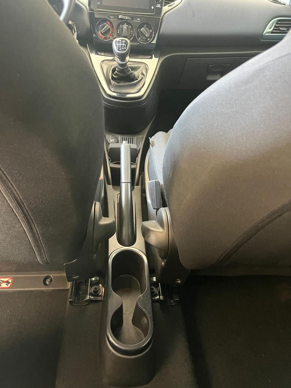 Lancia Ypsilon usata a Milano (17)