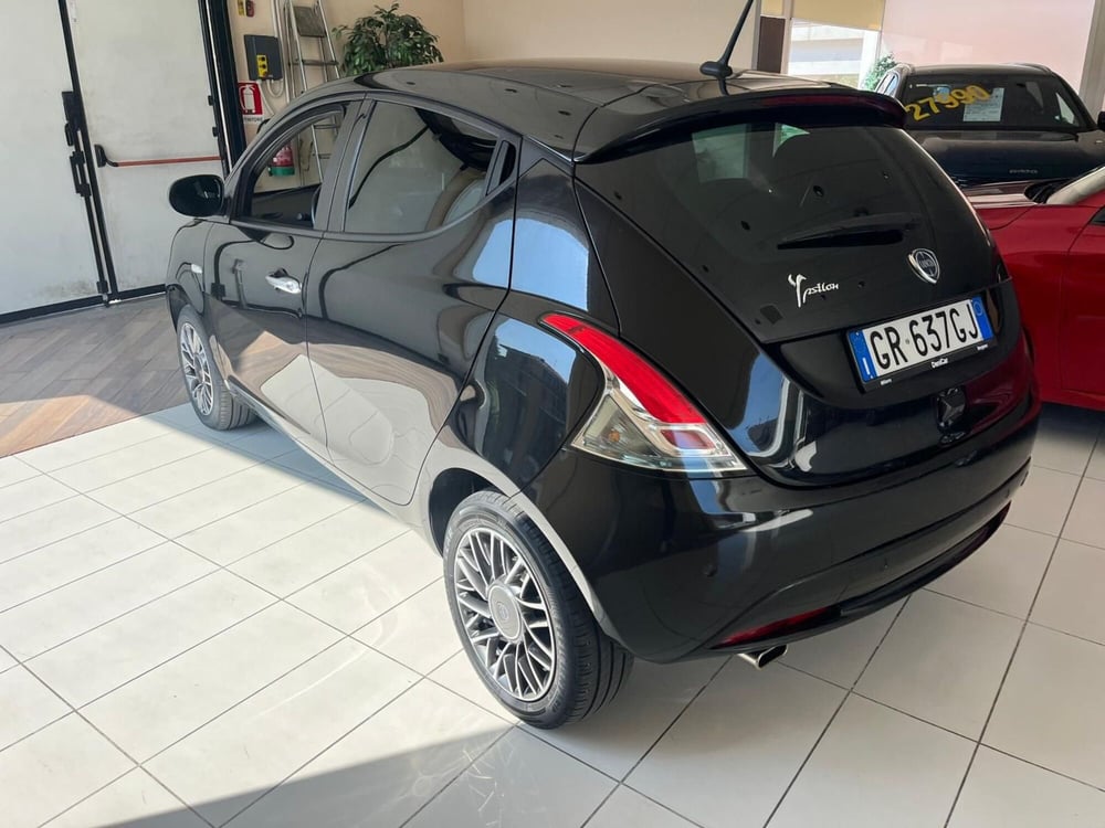 Lancia Ypsilon usata a Milano (5)