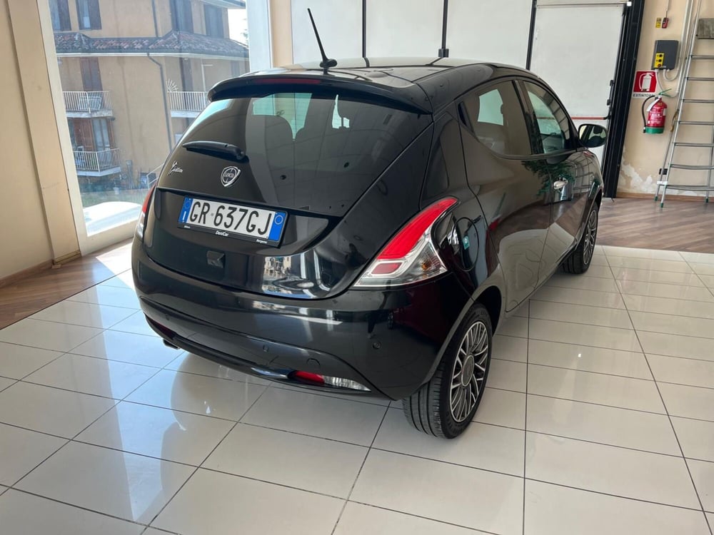Lancia Ypsilon usata a Milano (6)