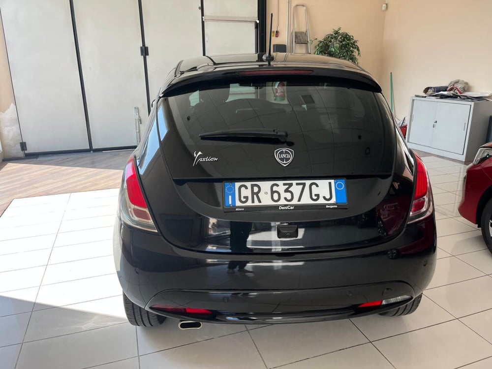 Lancia Ypsilon usata a Milano (7)